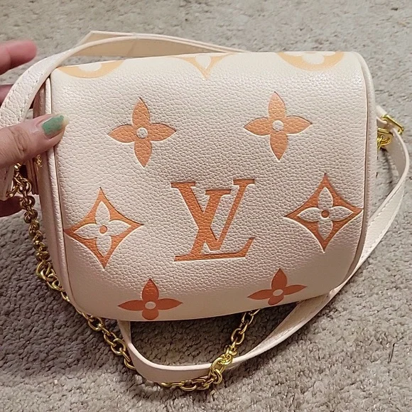 Fashion  Crossbody Bag in Cream and Orange - Picture 2 of 10